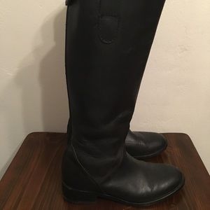 Black Steve Madden riding boots (snap back)